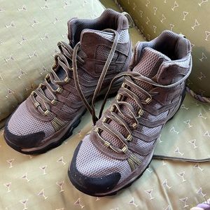 columbia omni grip hiking boot